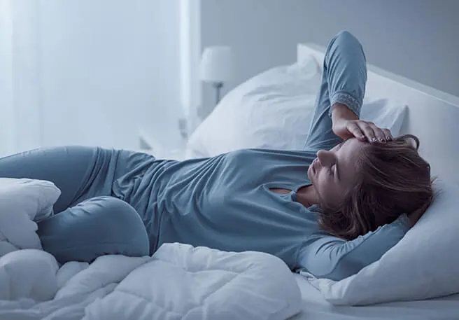 Frau in den Wechseljahren kann nicht schlafen